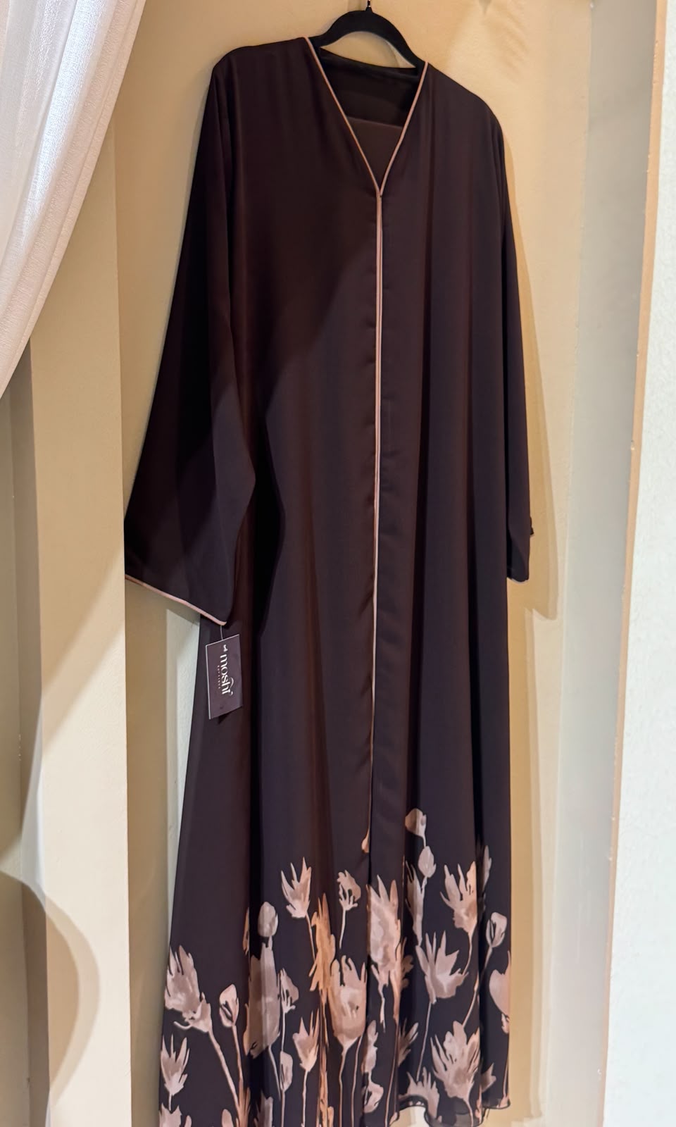 AB045 | بني