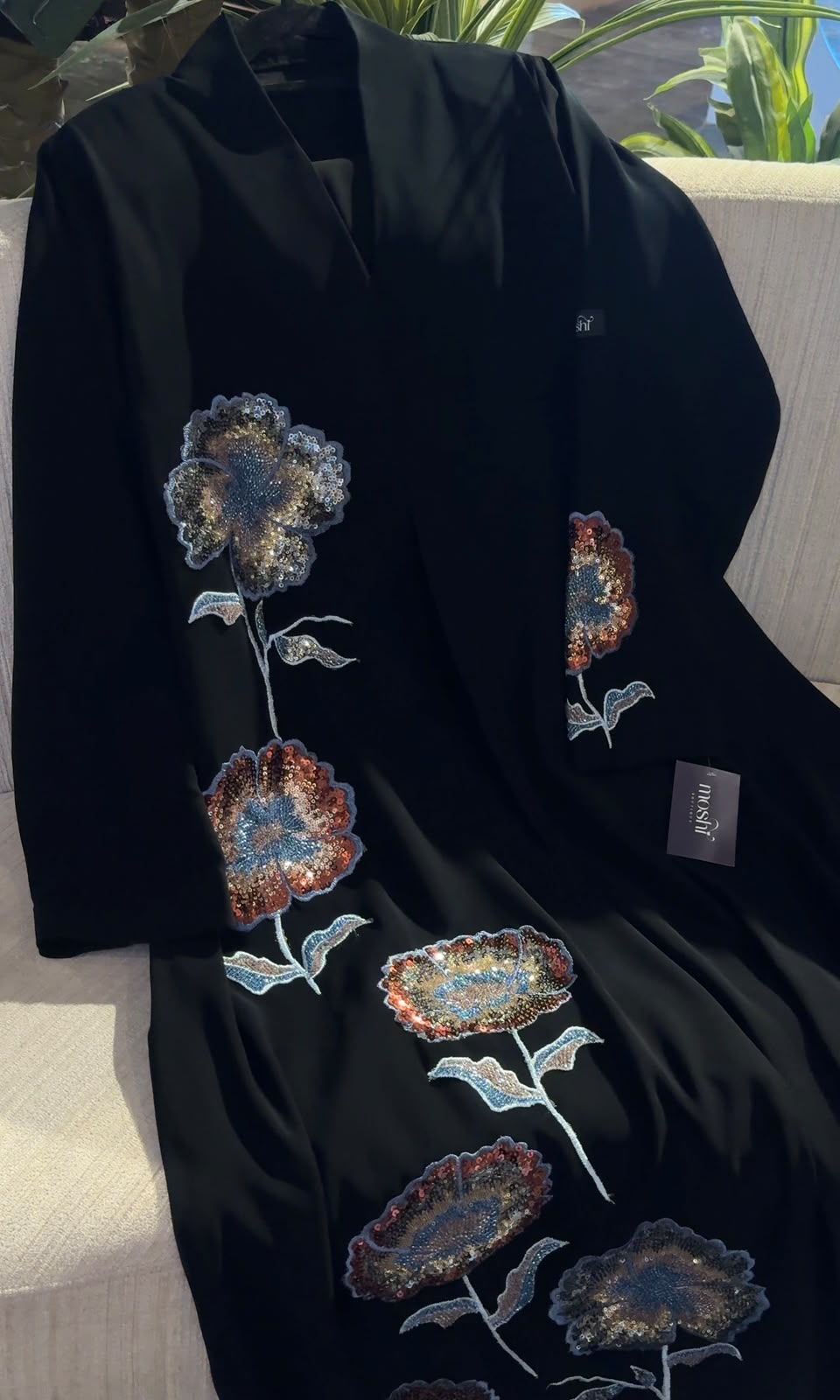 AB004 | اسود