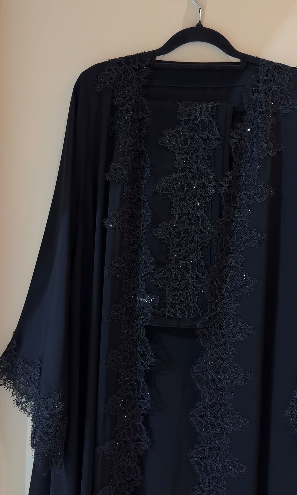 AB005 | اسود