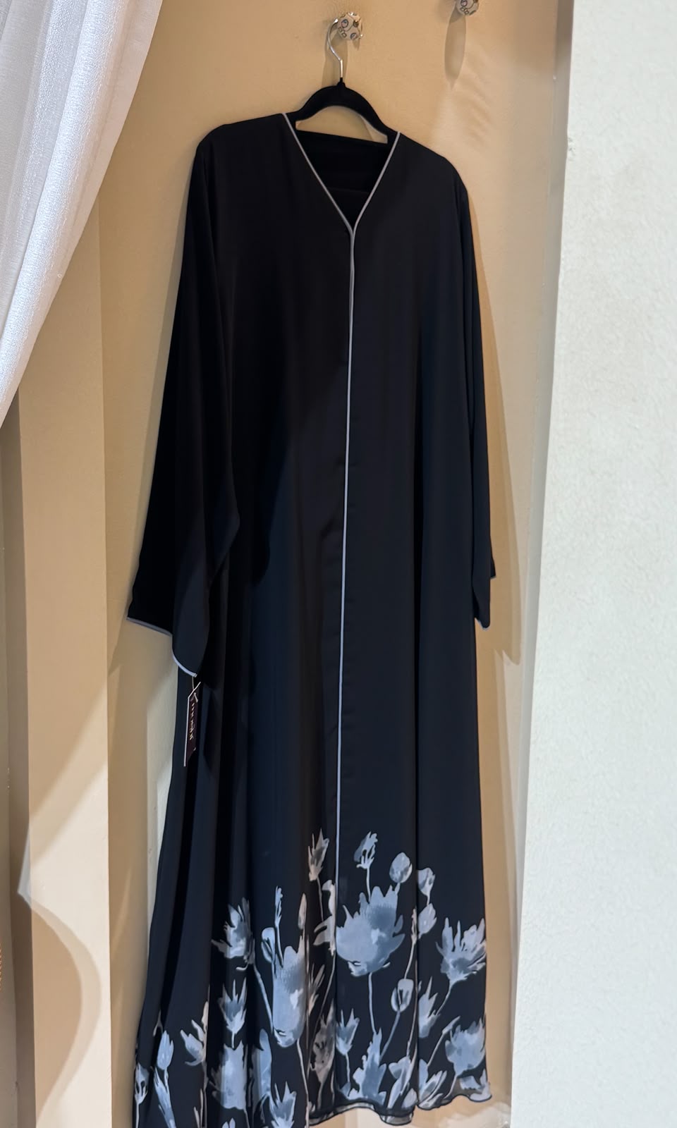 AB043 | اسود